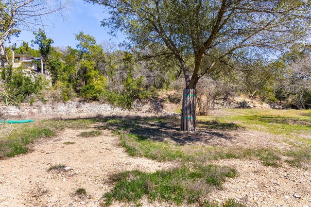 902 Yaupon Valley RD, West Lake Hills, TX 78746