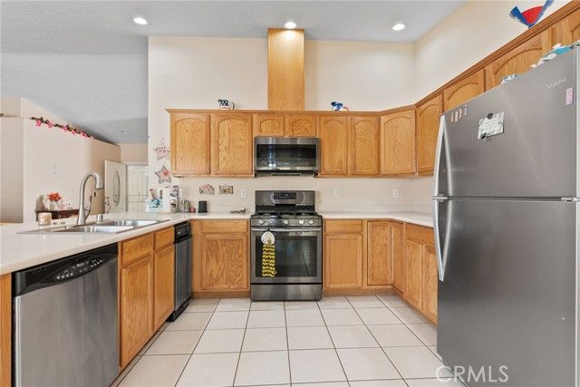 18540 FAIRBURN AVENUE, Hesperia, CA 92345