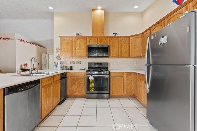 18540 FAIRBURN AVENUE, Hesperia, CA 92345