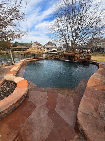 13998 Shoreline Drive, Willis, TX 77318