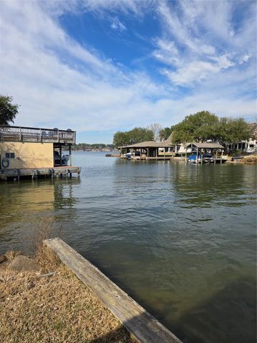 13998 Shoreline Drive, Willis, TX 77318