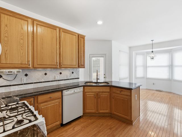 55212 Woods Lane, Shelby Twp, MI 48316