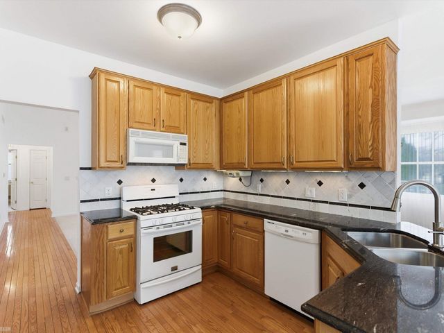 55212 Woods Lane, Shelby Twp, MI 48316