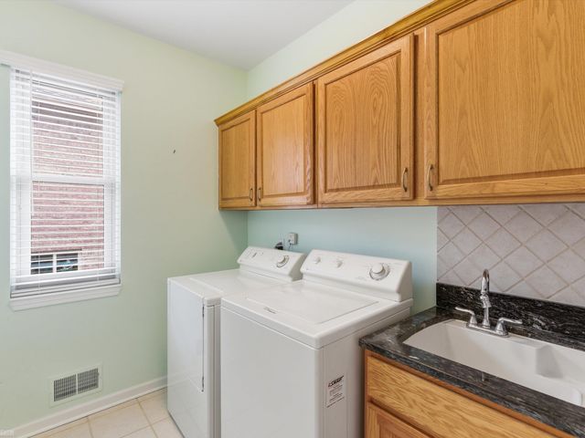 55212 Woods Lane, Shelby Twp, MI 48316