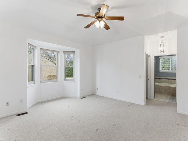 55212 Woods Lane, Shelby Twp, MI 48316