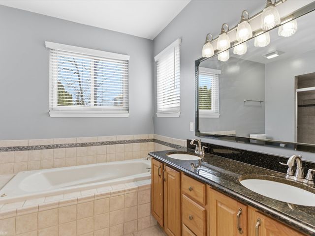 55212 Woods Lane, Shelby Twp, MI 48316