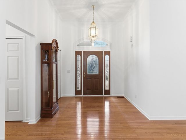 55212 Woods Lane, Shelby Twp, MI 48316