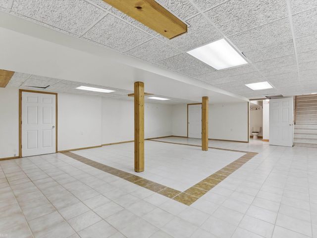 55212 Woods Lane, Shelby Twp, MI 48316