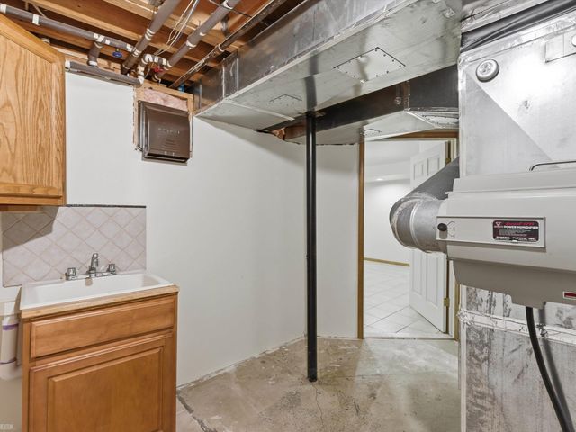 55212 Woods Lane, Shelby Twp, MI 48316