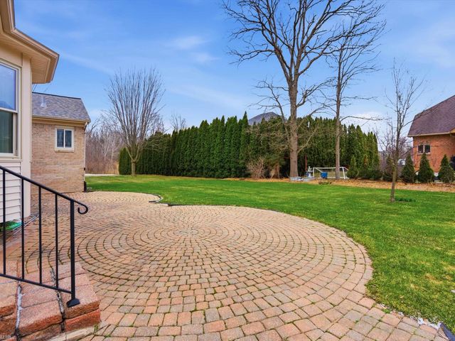 55212 Woods Lane, Shelby Twp, MI 48316