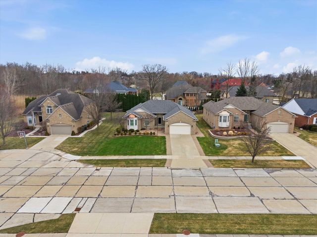 55212 Woods Lane, Shelby Twp, MI 48316