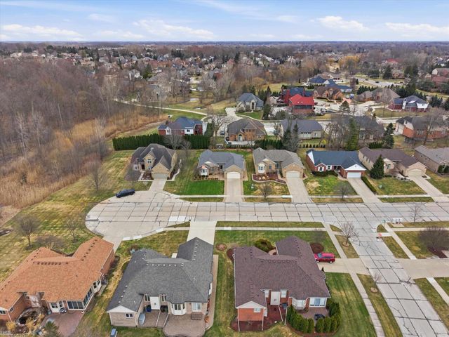 55212 Woods Lane, Shelby Twp, MI 48316