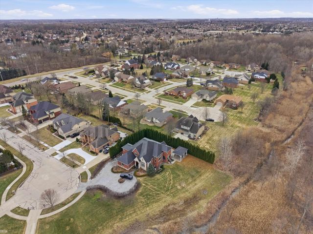 55212 Woods Lane, Shelby Twp, MI 48316