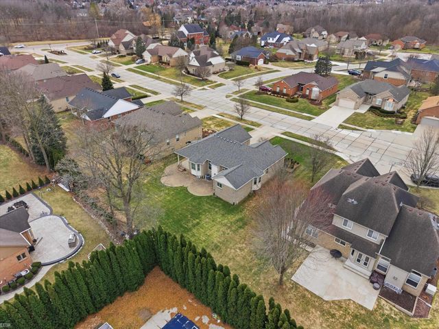 55212 Woods Lane, Shelby Twp, MI 48316