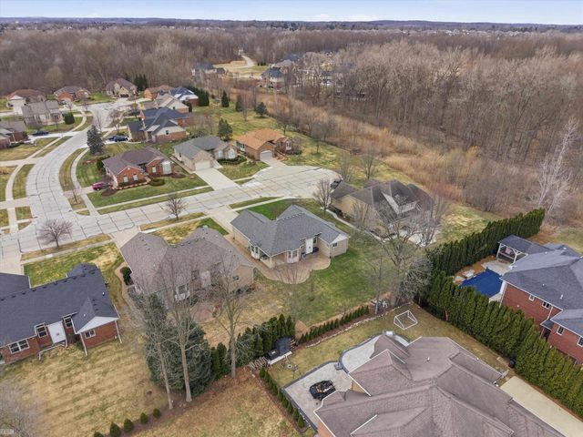 55212 Woods Lane, Shelby Twp, MI 48316