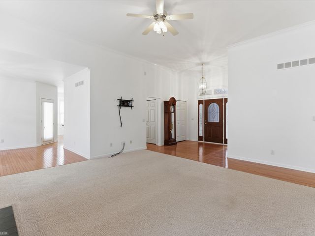 55212 Woods Lane, Shelby Twp, MI 48316