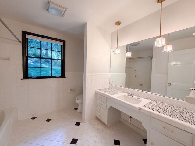 1904 Cromwell Dr, Nashville, TN 37215