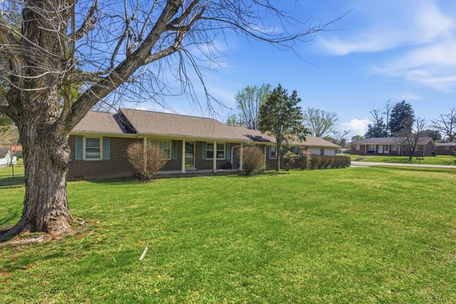 104 Meadowbrook Dr, Mcminnville, TN 37110