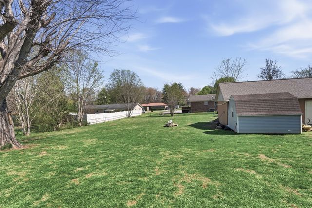 104 Meadowbrook Dr, Mcminnville, TN 37110