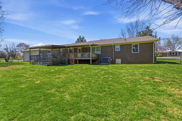 104 Meadowbrook Dr, Mcminnville, TN 37110