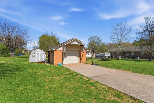104 Meadowbrook Dr, Mcminnville, TN 37110
