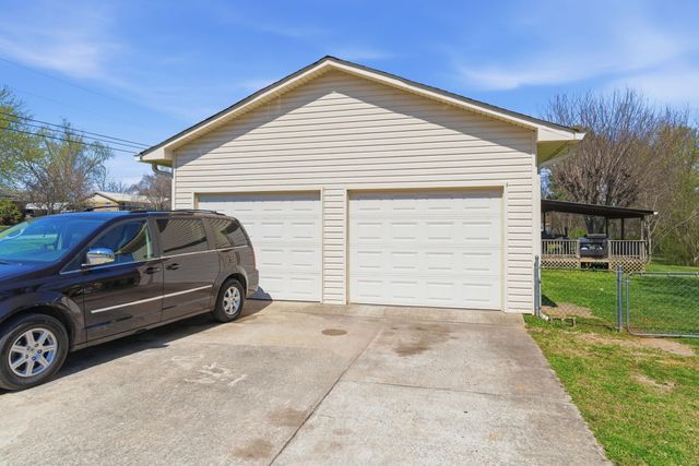 104 Meadowbrook Dr, Mcminnville, TN 37110