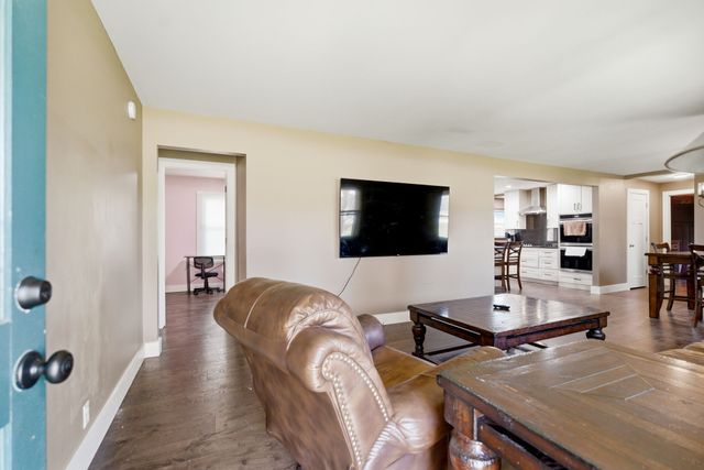 104 Meadowbrook Dr, Mcminnville, TN 37110