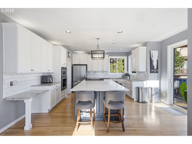 21305 MILES Dr, West Linn, OR 97068