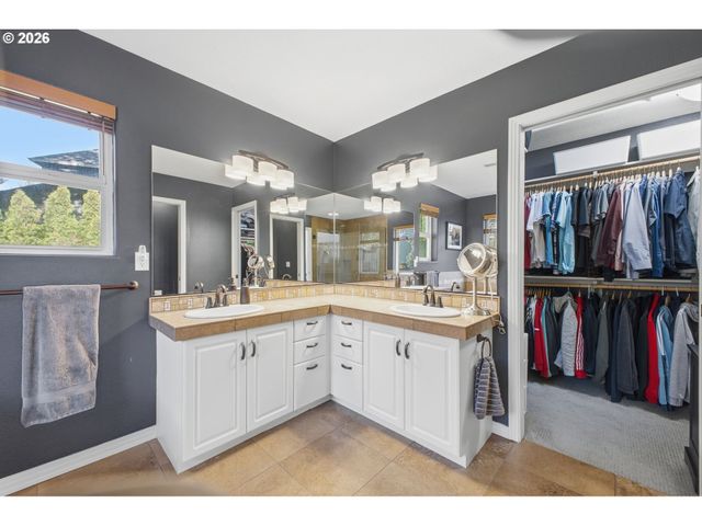 21305 MILES Dr, West Linn, OR 97068