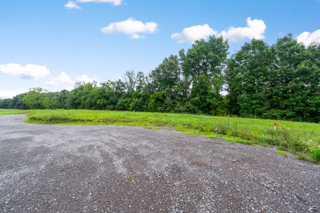 4 Johnson Chapel Rd, Sparta, TN 38583