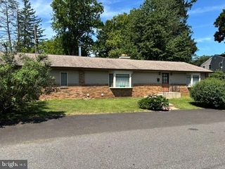 2002 PARK AVE AVE, Feasterville Trevose, PA 19053