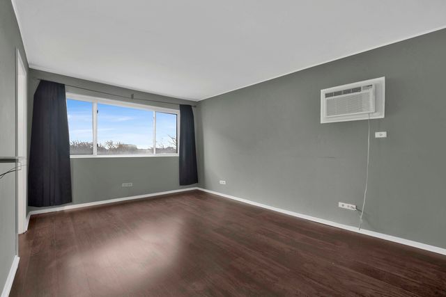 314 Lathrop Avenue 407, Forest Park, IL 60130