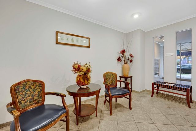 314 Lathrop Avenue 407, Forest Park, IL 60130