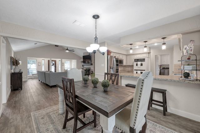 8 Cambridge Circle, Conroe, TX 77304