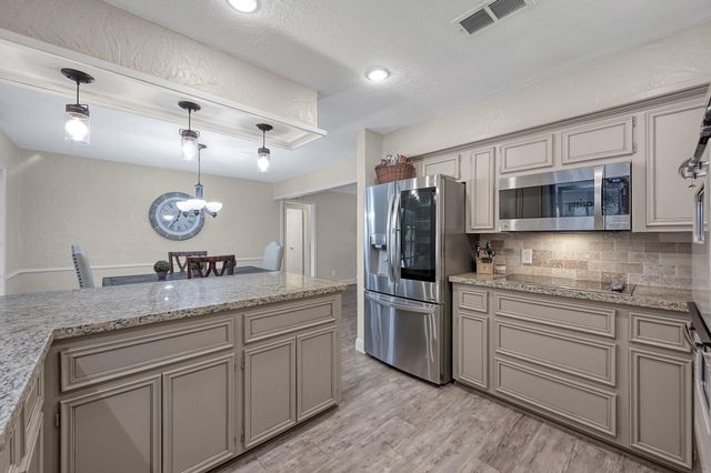 8 Cambridge Circle, Conroe, TX 77304