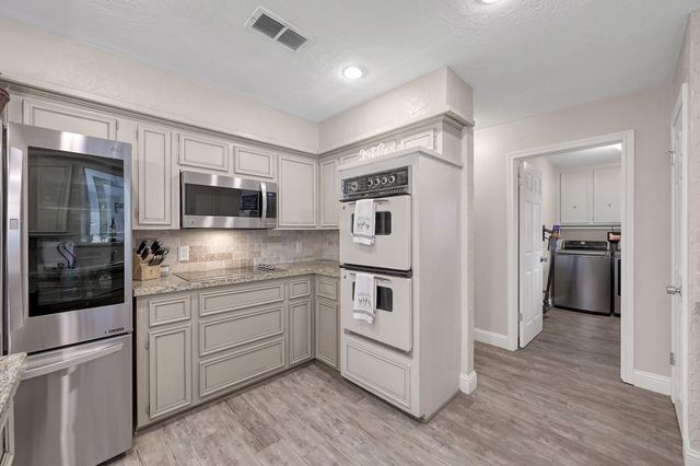 8 Cambridge Circle, Conroe, TX 77304