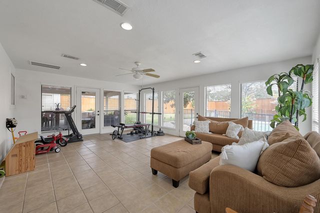 8 Cambridge Circle, Conroe, TX 77304