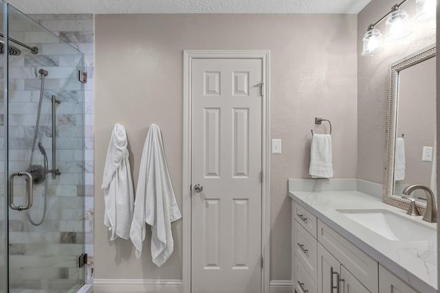 8 Cambridge Circle, Conroe, TX 77304