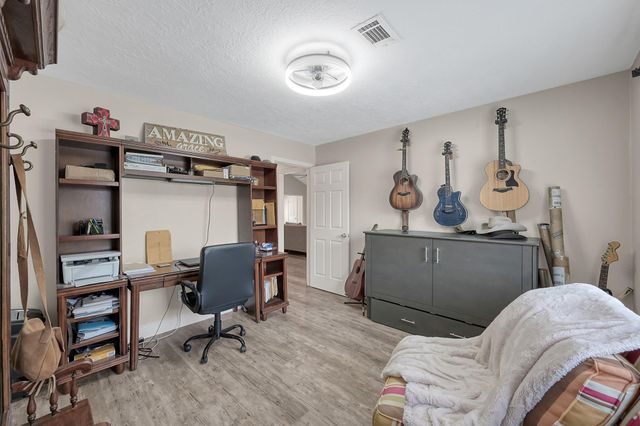 8 Cambridge Circle, Conroe, TX 77304