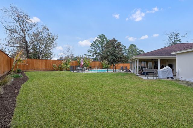 8 Cambridge Circle, Conroe, TX 77304