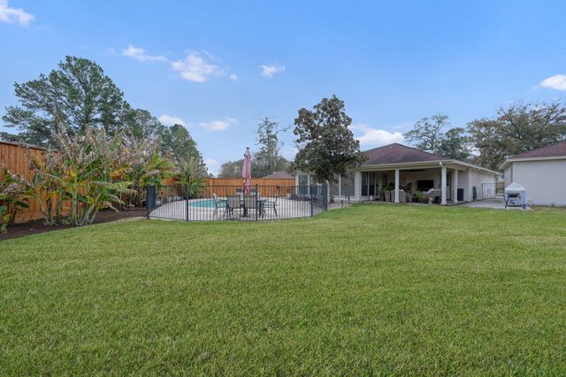 8 Cambridge Circle, Conroe, TX 77304