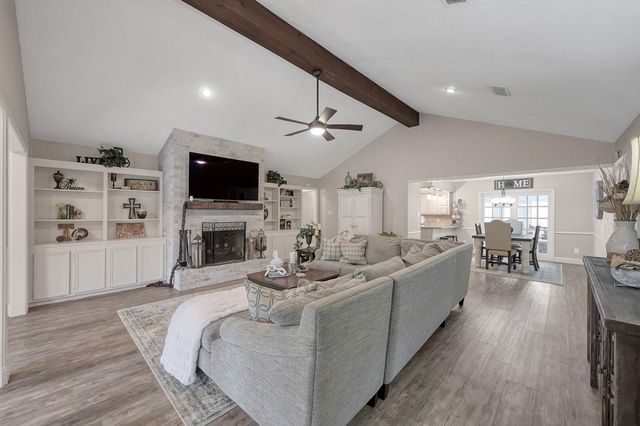 8 Cambridge Circle, Conroe, TX 77304