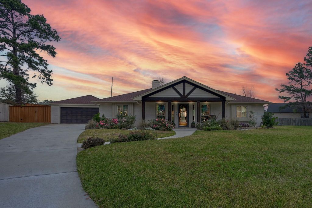 8 Cambridge Circle, Conroe, TX 77304