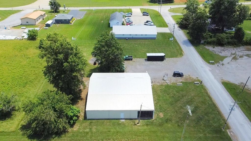 Image 4 of property listing at 9422 E Bellview Road, Mt Vernon, IL 62864
