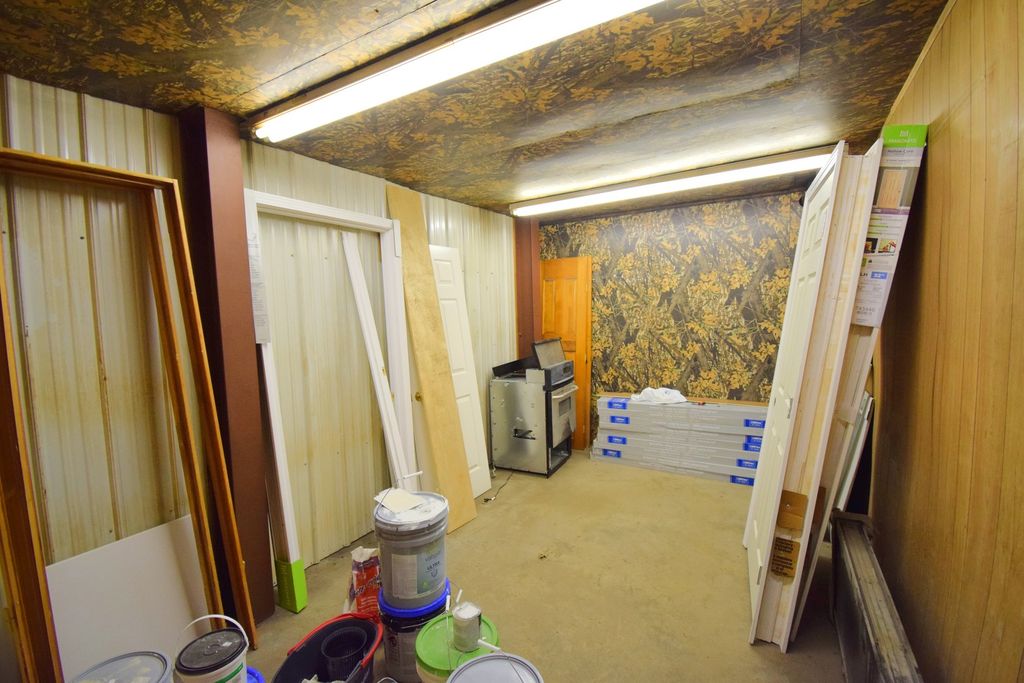 Image 8 of property listing at 9422 E Bellview Road, Mt Vernon, IL 62864