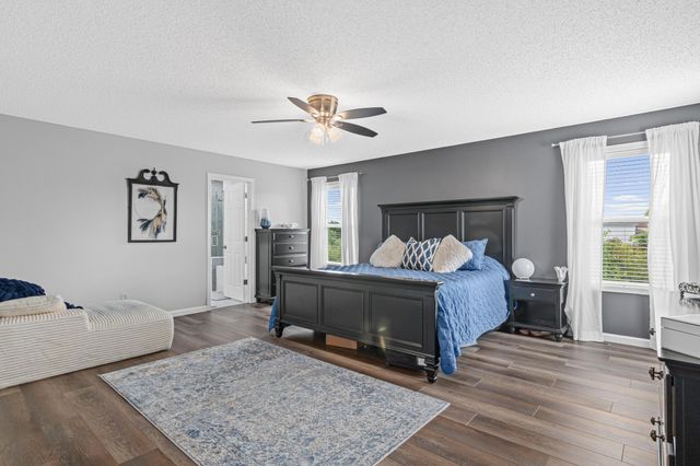 4689 Heritage Parkway N, Hugo, MN 55038
