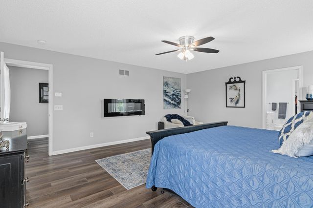 4689 Heritage Parkway N, Hugo, MN 55038