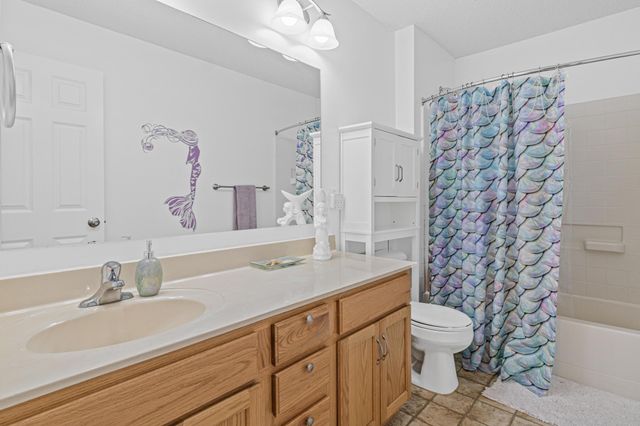 4689 Heritage Parkway N, Hugo, MN 55038