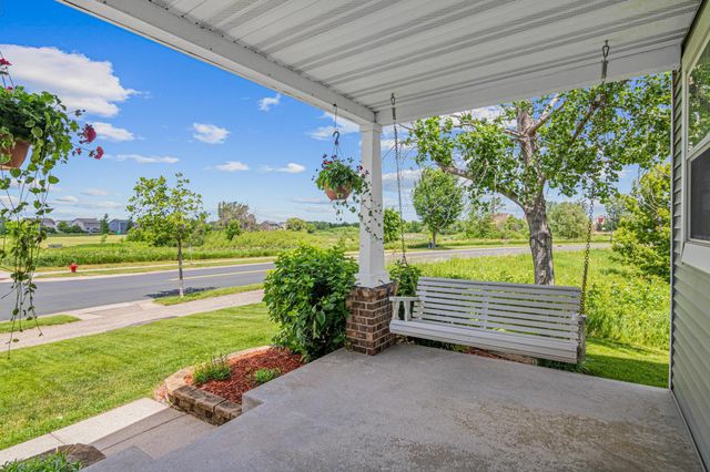 4689 Heritage Parkway N, Hugo, MN 55038