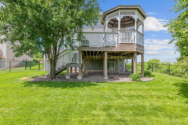 4689 Heritage Parkway N, Hugo, MN 55038